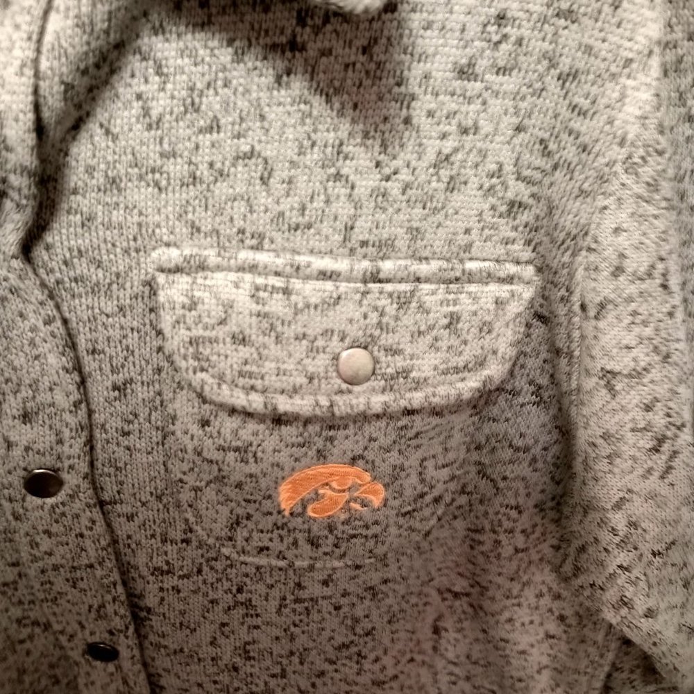Rivalry Threads Gray Button-Up Shirt - Picture 3 of 11